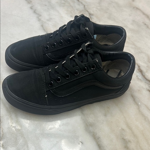 Vans Black Sneakers with Textured Knit Design - Picture 2 of 8